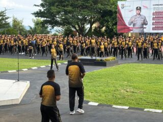 Senam Berirama dan Aksi Bersih-Bersih, Kapolda Sulbar Perkuat Kebersamaan Personel Polda