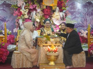 Wujud Pelestarian Adat Mandar, Wagub Salim S Mengga Turut dalam Mappacci Cucu Gubernur Sulbar