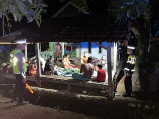 Polisi Hadir di Jalan Malam Hari, Sat PJR Polda Sulbar Gelar Patroli Humanis