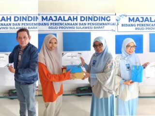Tingkatkan Motivasi Kerja, RSUD Sulbar Beri Penghargaan Bagi SDM Subbidang Pengembangan Data dan Informasi