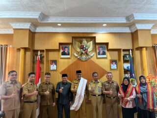 Kepala BKPSDM Sulbar Serahkan Hasil Seleksi Tiga Besar JPT Pratama Mamasa, Proses Berjalan Transparan dan Profesional