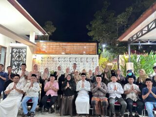 Hangatnya Kebersamaan, Pemkesra Sulbar Gelar Buka Puasa dan Tarawih Bersama
