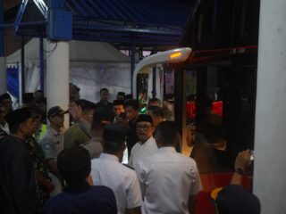 Mudik Mulai Padat, Gubernur Sulbar Cek Armada dan Layanan di Terminal Simbuang