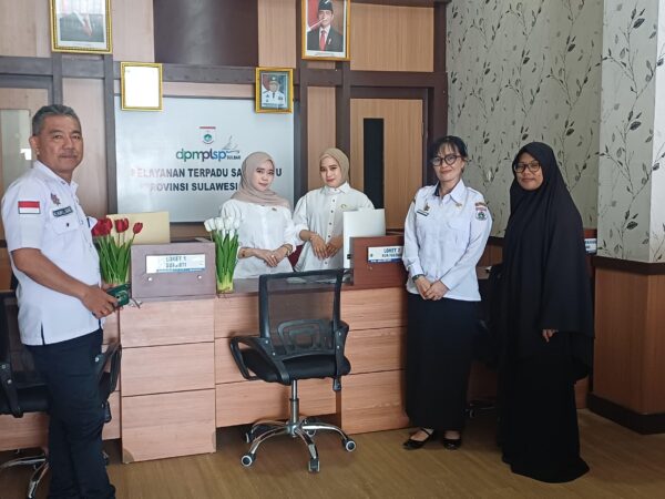 Kepala DPMPTSP Sulbar Pantau Langsung Pelayanan Publik dan Berikan Arahan kepada Pegawai
