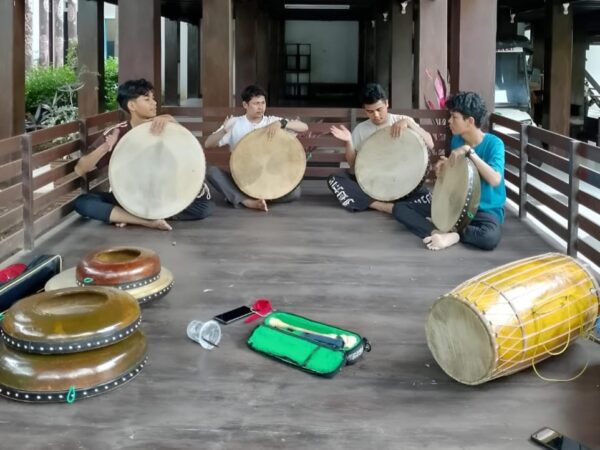 Generasi Muda Jakarta Bangga Belajar Budaya Mandar melalui Musik Tradisional Rawana Mandar