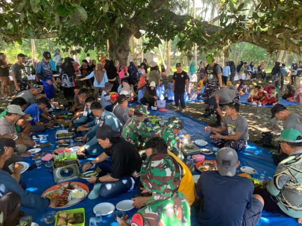 Bersih Pantai hingga Cek Kesehatan Gratis, Lanal Mamuju Hadir untuk Masyarakat