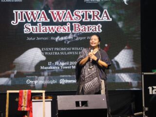 18 Tahun Mencari Wastra, Dian Erra Kumalasari Angkat Tenun Sulawesi Barat ke Panggung Dunia