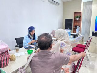 Akselerasi Pencairan Bantuan Pendidikan, Biro Pemkesra Sulbar Intensifkan Verifikasi Berkas Beasiswa Tahap I