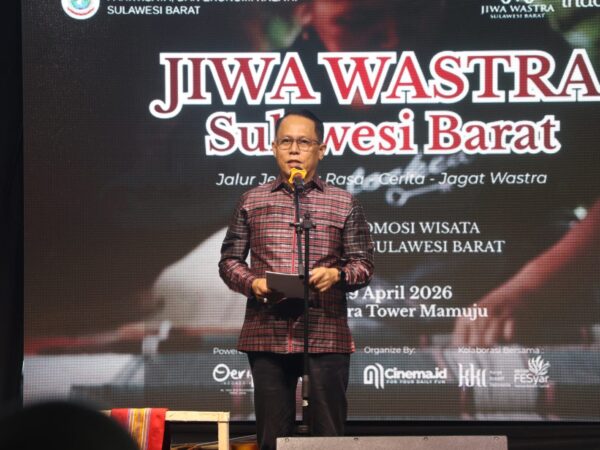 Festival Jiwa Wastra Dibuka, Sekda Sulbar Kampanyekan Penggunaan Tenun Lokal