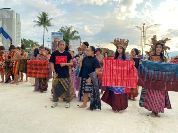 Dispoparekraf Sulbar Gelar Fashion Show di Landscape Mamuju hingga Bundaran Maleo