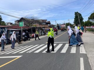 Ditlantas Polda Sulbar Intensifkan Pengaturan Lalu Lintas di Kawasan Sekolah