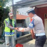 Berbagi di Hari Jumat, Ditlantas Polda Sulbar Salurkan Makanan Gratis