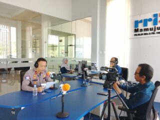 Lewat Dialog Interaktif RRI, Ditlantas Polda Sulbar Gencarkan Edukasi Keselamatan Berlalu Lintas