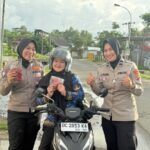 Panen P2L Dimanfaatkan untuk Warga, Ditlantas Polda Sulbar Bagikan Sayuran kepada Pengendara Tertib