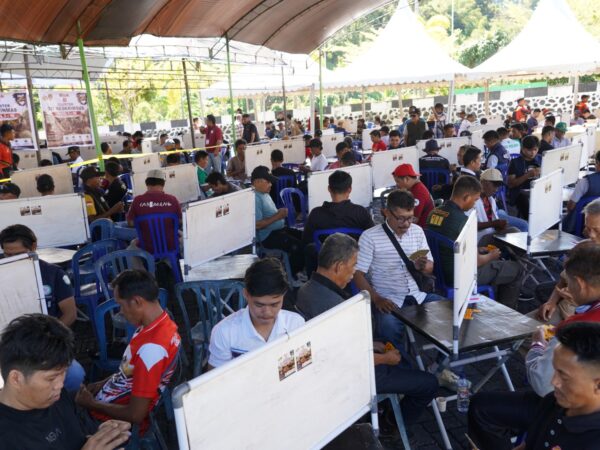 Polda Sulbar Pererat Silaturahmi Lintas Daerah Lewat Turnamen Domino
