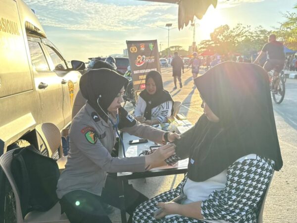 Polri Peduli Kesehatan Masyarakat, Bid Dokkes Polda Sulbar Layani Warga di Kawasan CFD