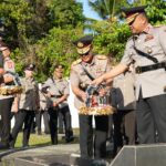 Hari Bhayangkara ke-80, Kapolda Sulbar Tabur Bunga dan Doakan Para Pahlawan di Pattidi