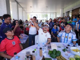 Ratusan Warga Padati Nobar Piala Dunia di Kantor Gubernur, Gubernur SDK: Kualitas Pemain Kelas Dunia, Indonesia Harus Bisa Mencontoh