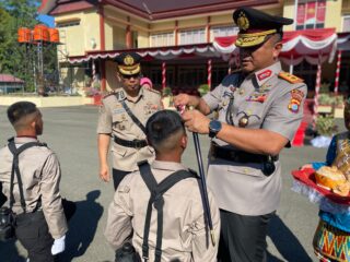 Tradisi Gunting Rambut Jadi Simbol Transformasi Calon Bintara Polri di SPN Polda Sulbar
