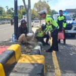 Hadir dengan Empati, Polantas Karib Salurkan Makanan Gratis Lewat Program Jumat Berkah