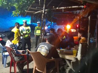 Polantas Karib Polda Sulbar Sapa Warga Lewat Patroli Blue Light, Ciptakan Malam yang Aman di Mamuju