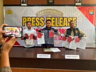 Polda Sulbar Serahkan Dua Tersangka dan Barang Bukti Kasus Korupsi Dana Makan Minum DPRD Mamuju ke Kejari Besok