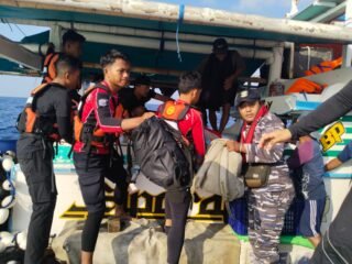 Kapal Tenggelam di Selat Makassar, Lanal Mamuju Selamatkan 7 ABK