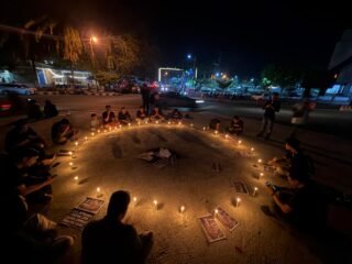Lilin Menyala di Bundaran Maleo, Jurnalis Mamuju Doakan Lima Wartawan yang Hilang