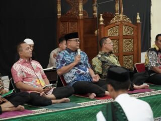 Penuh Kehangatan, Kapolda Sulbar Berbagi Kasih dan Santunan Bersama Anak Yatim