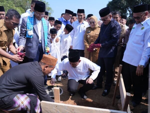 Gubernur Sulbar Dampingi Menag RI dalam Peletakan Batu Pertama Pondok Pesantren Raudhatutthalibin As'adiyah Mamuju