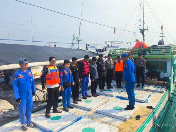 Warga Pulau Ambo Kekurangan Air, Kapolda Sulbar Kirim Bantuan 30 Ton